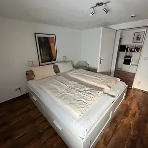 Familiensuite Mit Garten Und Poolnutzung Übersee